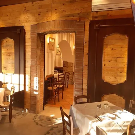 Della Pacchiana Πανδοχείο *